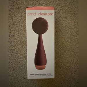 PMD Clean Pro Facial Cleansing Brush With warmth therapy new in box Berry